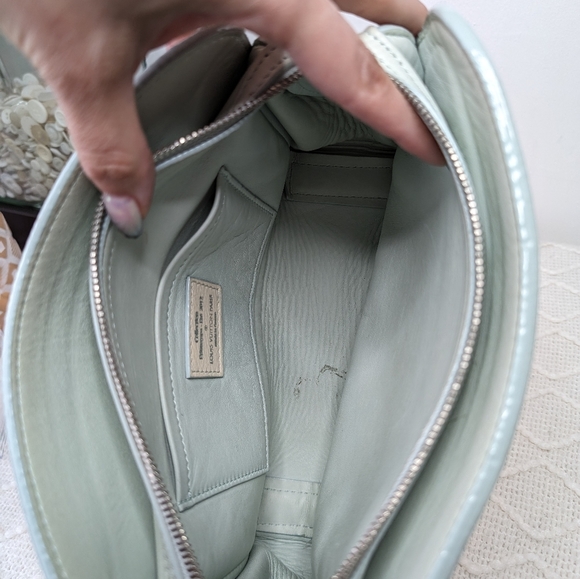 LV Shoulder Bag - Picture 4 of 7